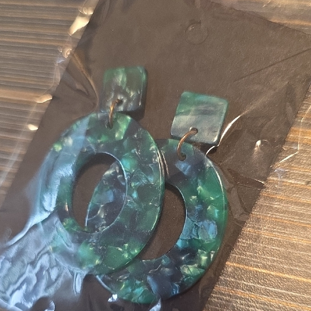 Chic Marble-Patterned Green Earrings - image 6